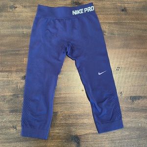 Nike Pro Seamless Capri | size XS | Purple